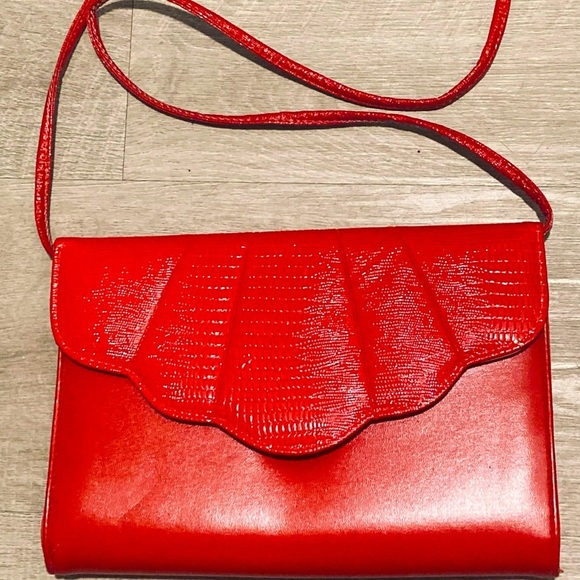 Candy apple 🍎 red Vintage Clamshell cross body or shoulder bag/clutch. 💋 - Picture 1 of 8